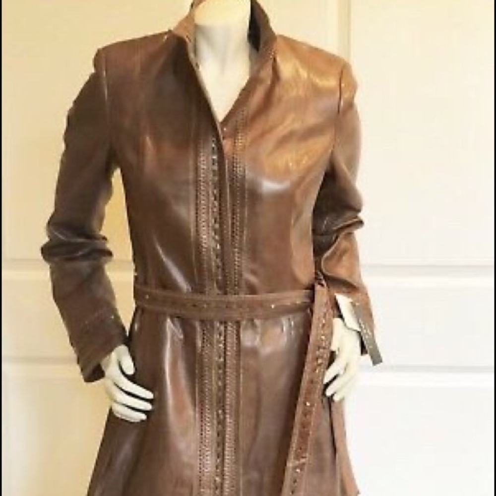 🌻NEW LISTING🌞Luxurious flattering leather coat